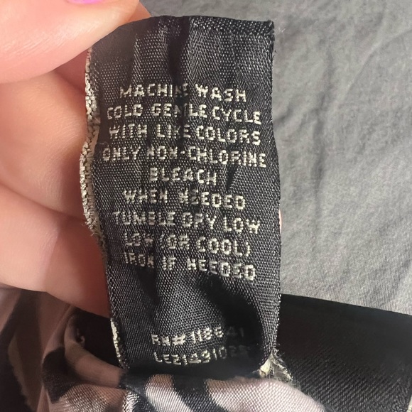 Lane Bryant Plus Size 26/28 Black & White Print Banded Stretch Top - Picture 5 of 6